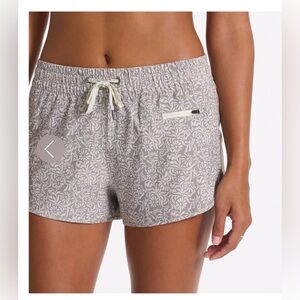 Vuori Clementine short  2.5” inseam